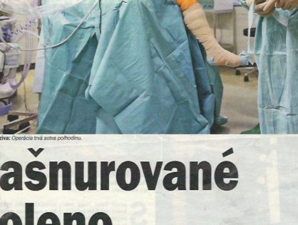 "Zašnurované koleno – das geschnürte Knie" (Plus 7 Dni, Slowakei, 2018)